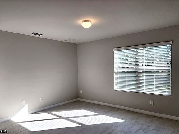 5th image of 20580 Charles St