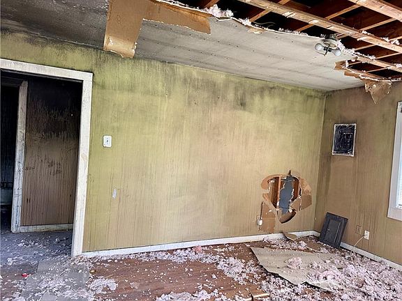 5th image of 2151 Clement St