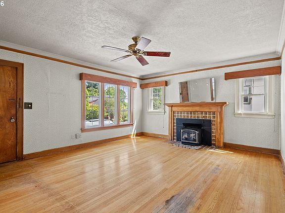 2nd image of 4035 SE 14th Ave