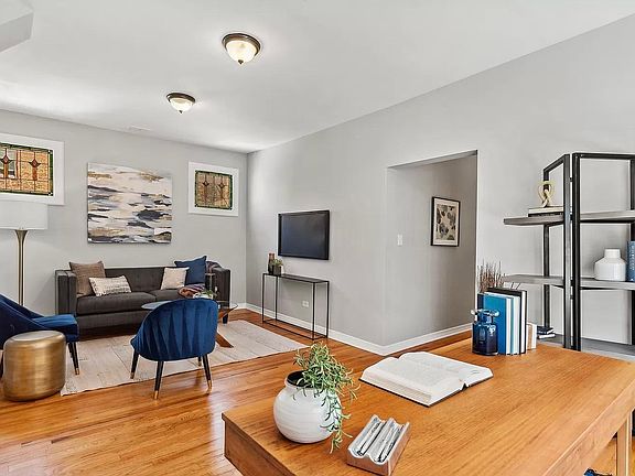 Large office / living area