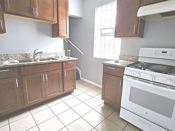 5th image of 7126 S Claremont Ave