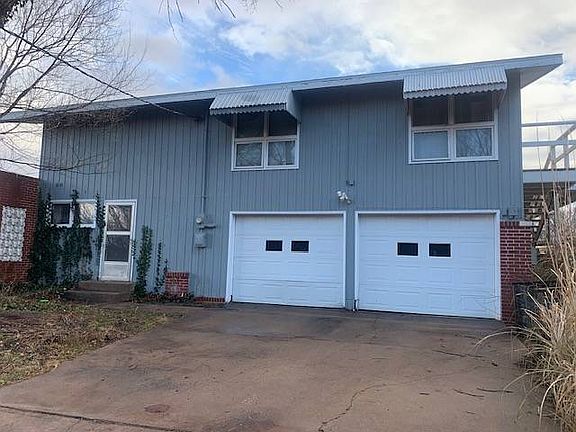 3rd image of 225 W Copeland Ave