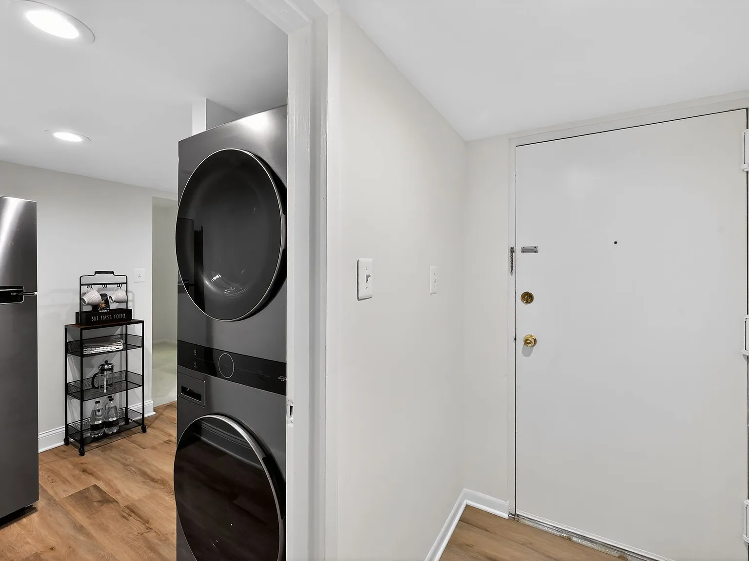 2 bed, 986 sqft, $2,000 — Photo 3