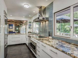 8 South Rd, Oyster Bay Cove, NY 11771