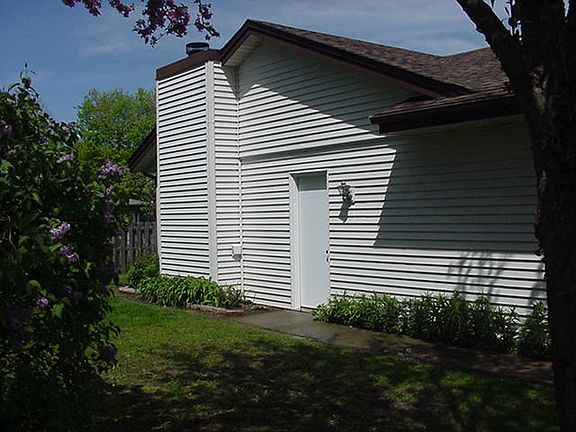 5th image of 230 Collins Dr