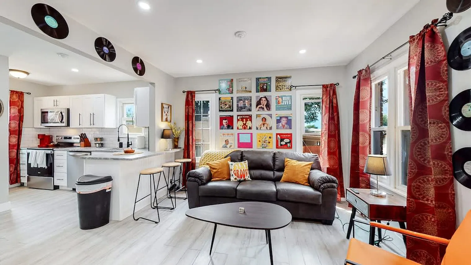 2 bed, 1.0 bath, $7,424 — Photo 4