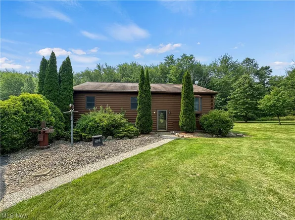 6092 Warren Rd, Cortland, OH 44410