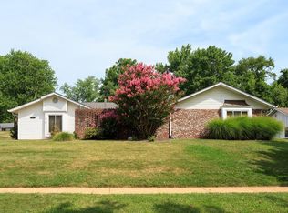 415 Glenmeadow Dr, Ballwin, MO 63011