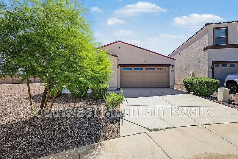 3 bed, 2.0 bath, 1606 sqft, $1,595 — Photo 3