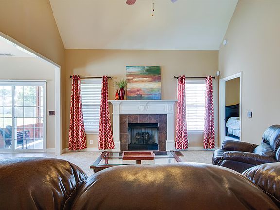 5th image of 832 Fleming Farms Dr