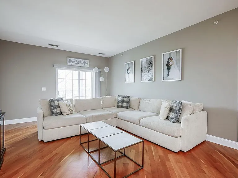 1307 W Lake St #303A — Photo 5