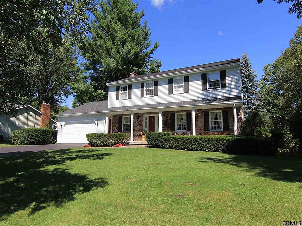1st image of 141 Acorn Dr
