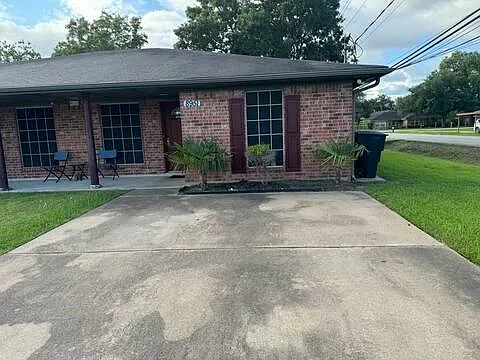 2 bed, 1.0 bath, 1882 sqft, $1,500 — Photo 3