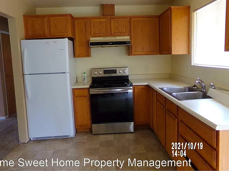622 Elwood St — Photo 4