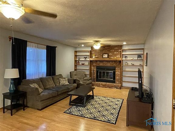 4th image of 1741 Meadowlake Dr