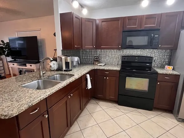 508 SE Crosspoint Dr, Port Saint Lucie, FL 34983