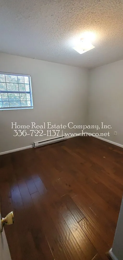 1400 W. Academy Street Apt #9 — Photo 4