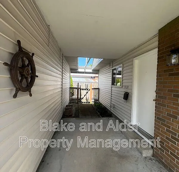 5531 SW Lombard Ave — Photo 2