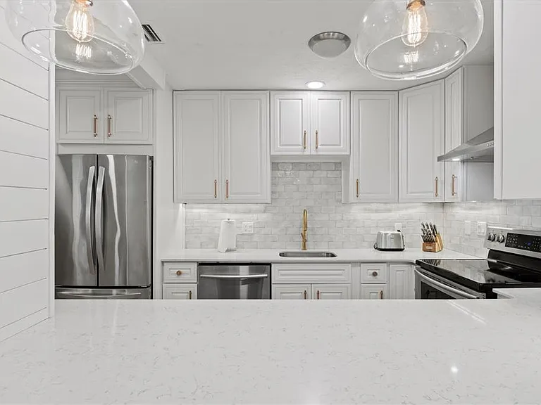 326 S Lime Ave — Photo 18