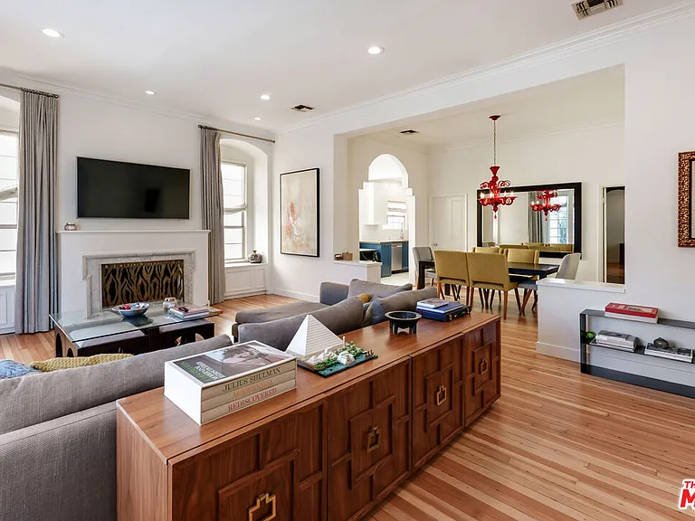 1014 N Doheny Dr — Photo 8