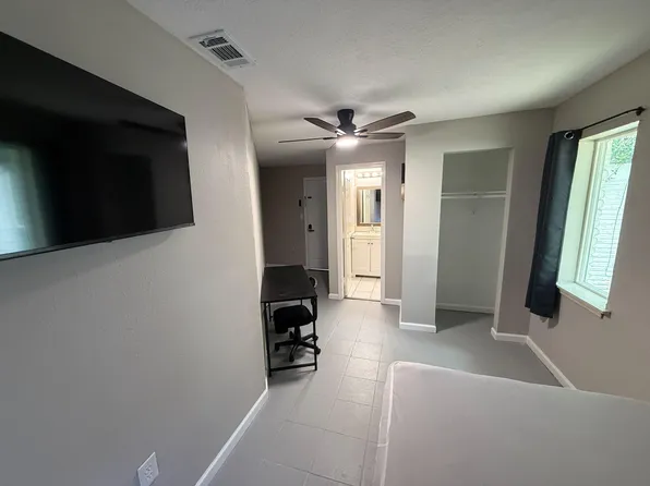 (undisclosed Address), Houston, TX 77085