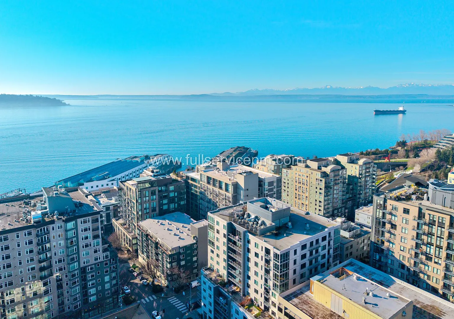 Belltown 1BR at The Parc w/ Parking Included, Rooftop Deck, Concierge & Full Gym — Photo 3