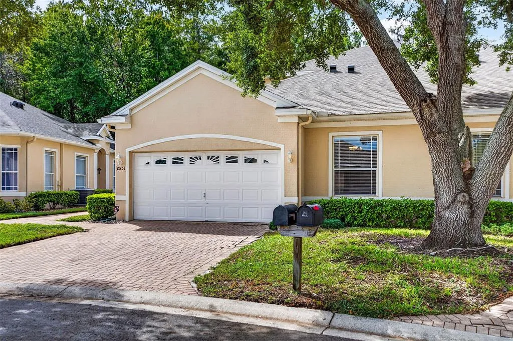 3 bed, 3.0 bath, 2014 sqft, $2,800 — Photo 2