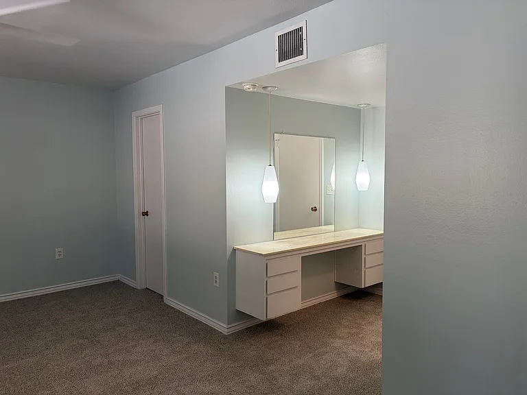 28033 Radford Dr — Photo 16