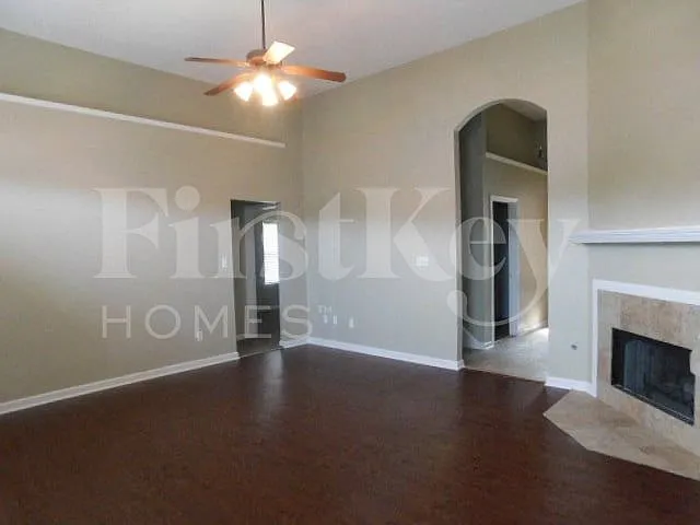 4655 Tulip Creek Dr — Photo 2