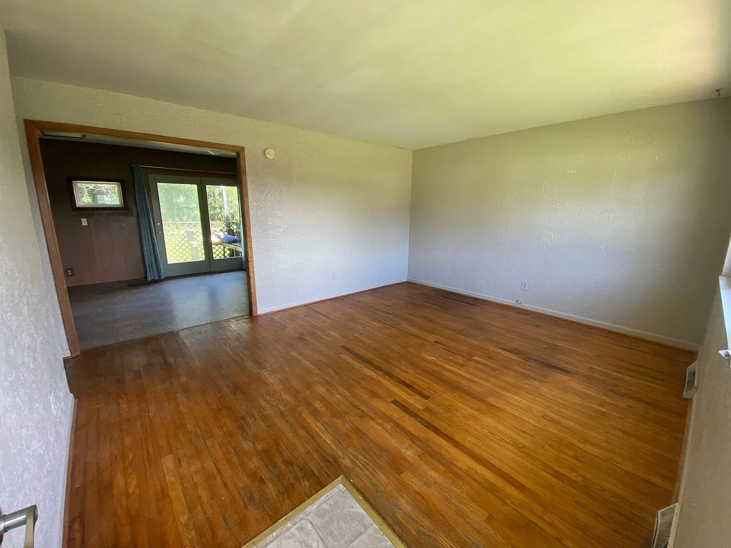 3 Bedroom, 2 Bathroom Home on Bloomington's Westside — Photo 4