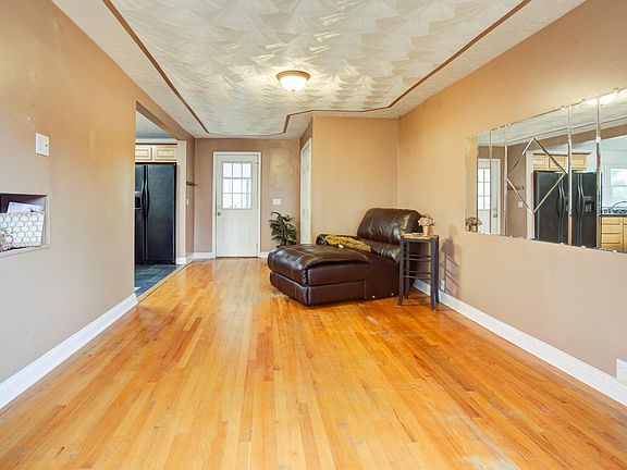 3rd image of 143 Harris Dr