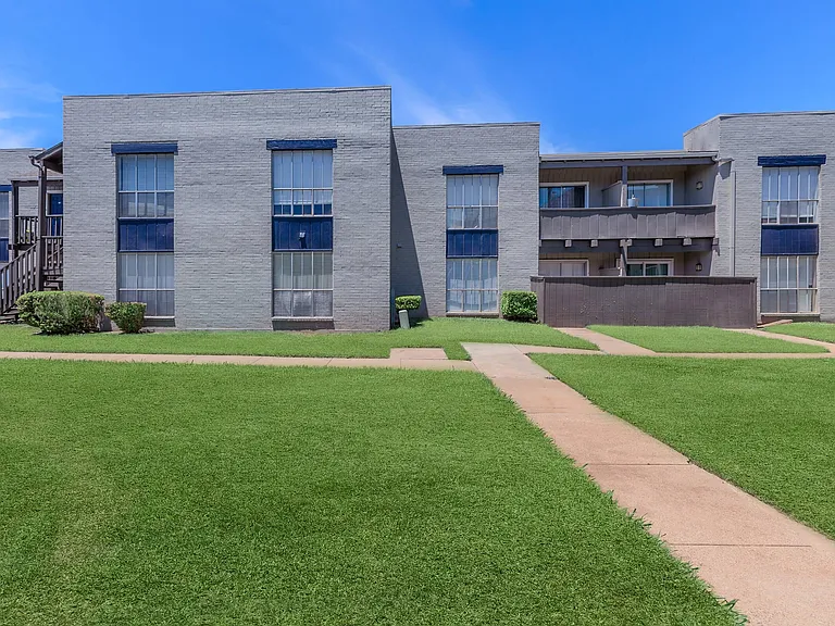 Bel Air Creekside — Photo 19