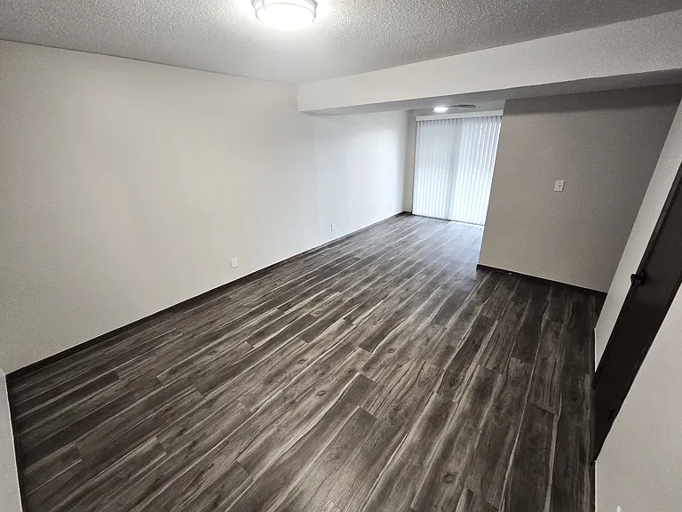 Living/Dining: