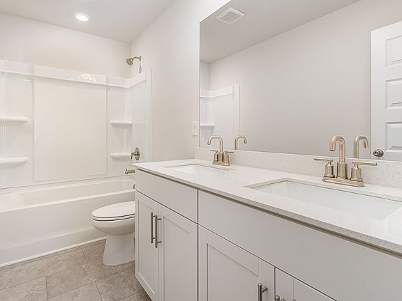 5th image of 849 Oak Ln