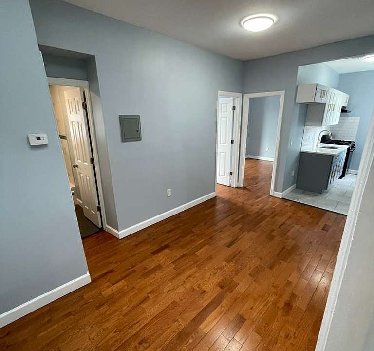 1st image of 300-301 Lyons Ave #5R