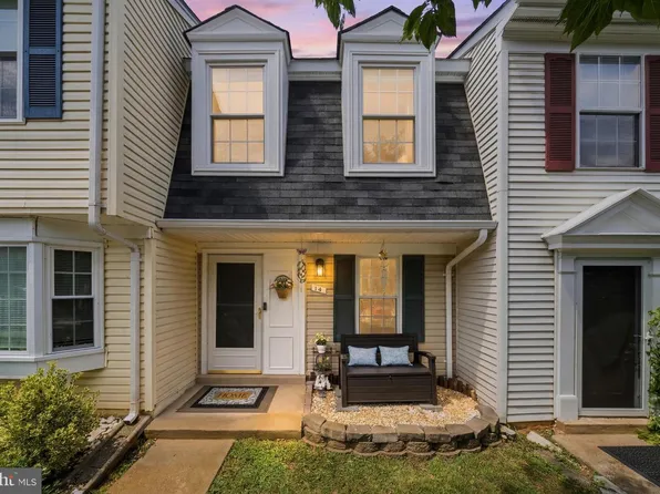 14 Gannon Way, Sterling, VA 20165