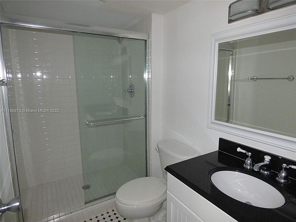 5th image of 100 Bayview Dr APT 303