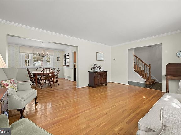 5th image of 3724 Tustin Rd