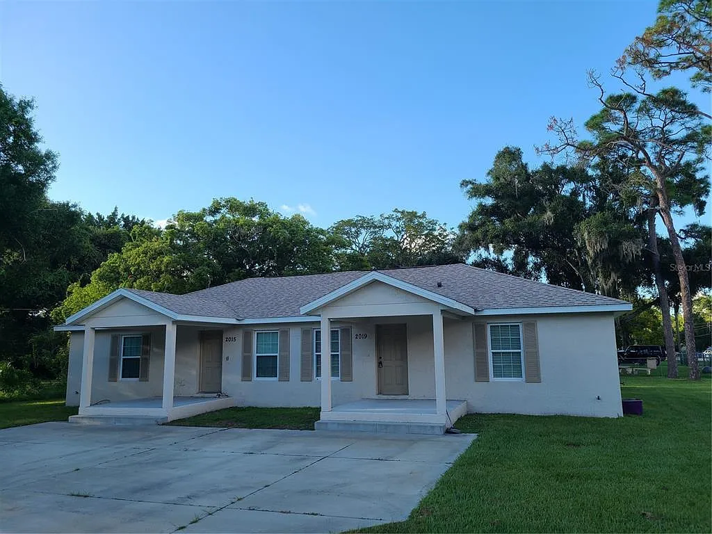 2 bed, 900 sqft, $2,000 — Photo 1