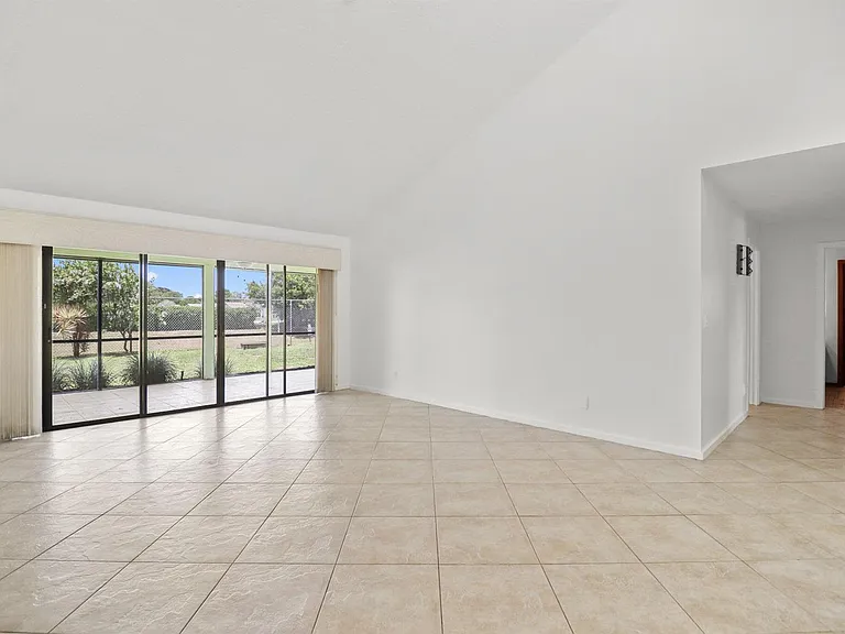 65 Pinehill Trl W — Photo 13