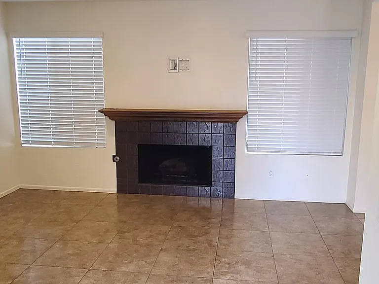 140 E El Norte Pkwy — Photo 2