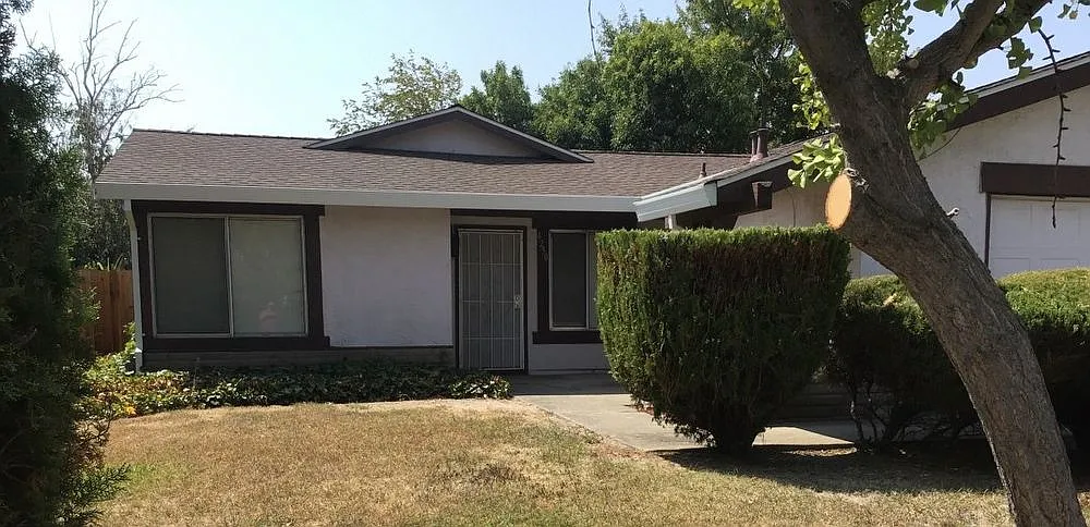 4250 Red Deer Way photo 1
