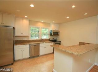 2890 Sutton Oaks Ln, Vienna, VA 22181