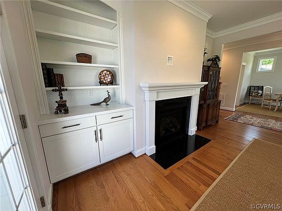 4th image of 4020 Ambergrove Ave