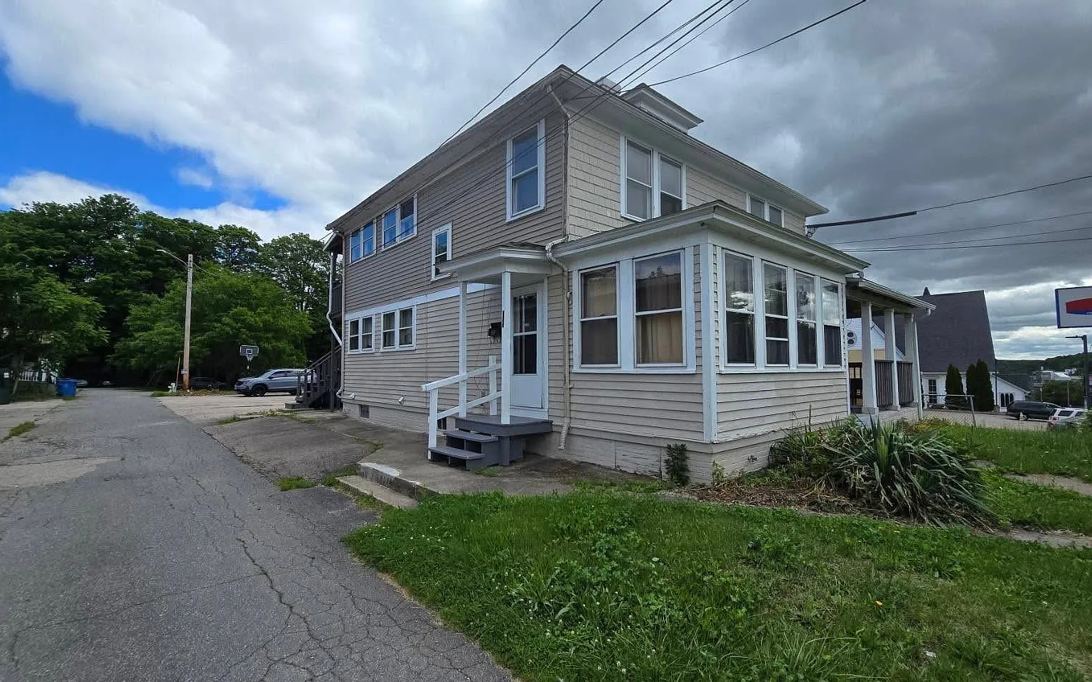3 bed, 1000 sqft, $1,700 — Photo 2