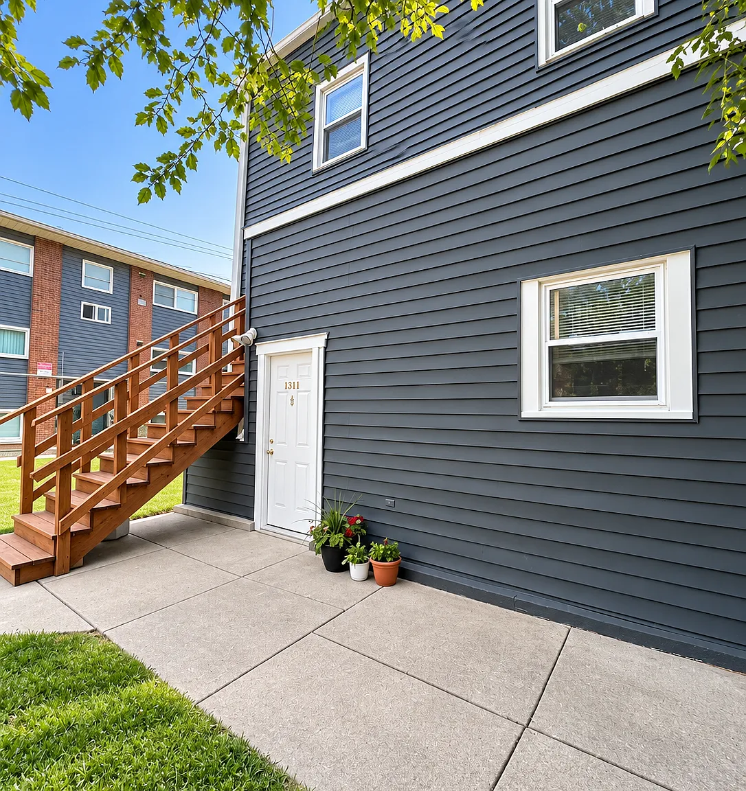 3 bed, 1.5 bath, 1056 sqft, $1,350 — Photo 1