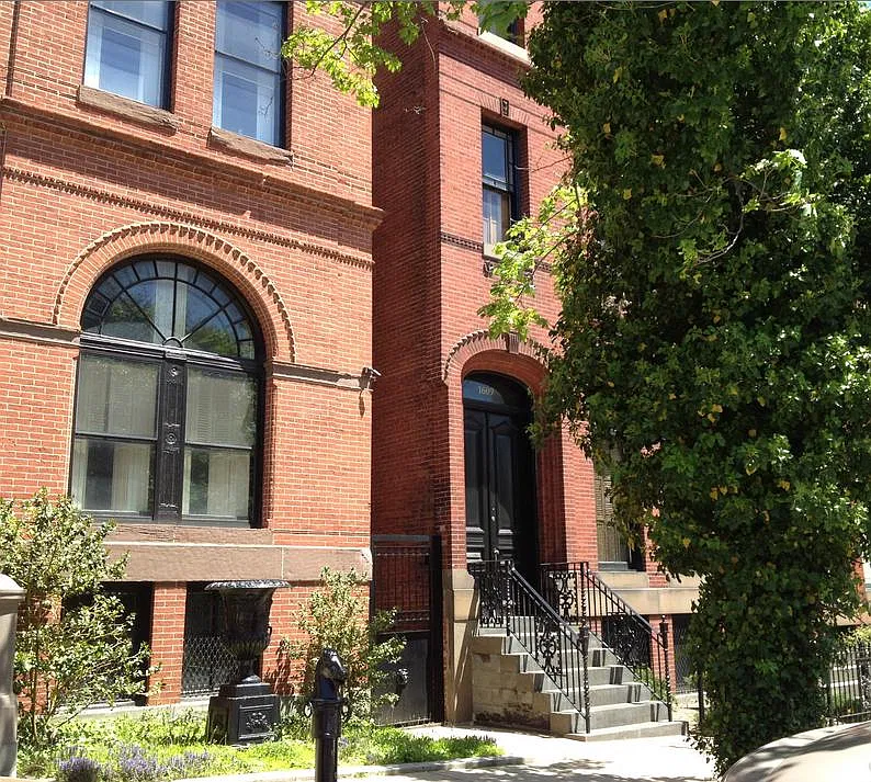 House of Cards Townhouse — Photo 1