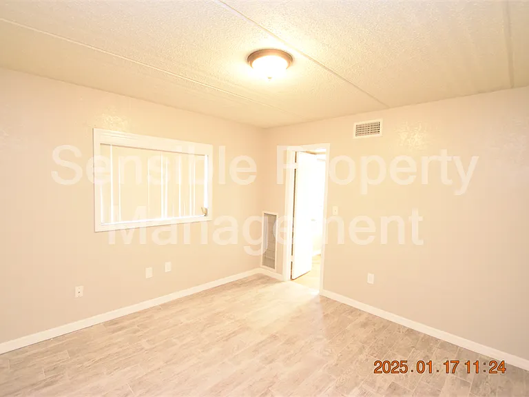 306 Danube Ave #2 — Photo 11
