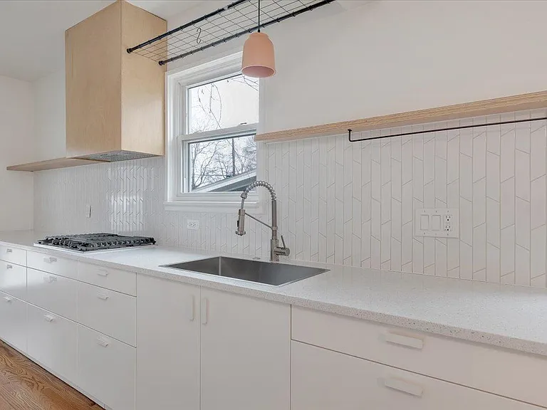 271 E Woodland St — Photo 20