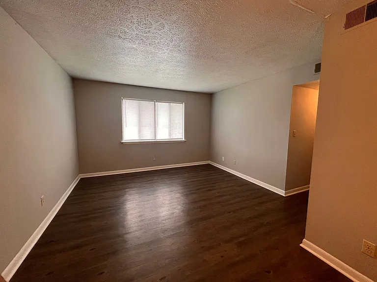 Pecan Manor Apartments — Photo 20